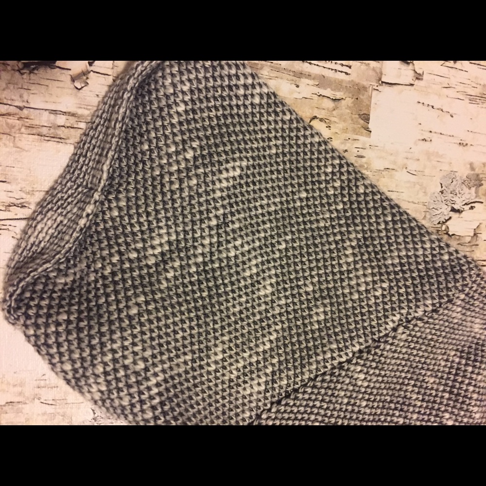 Zara Basic "T-Shirt" - image 2